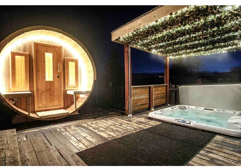 Calm country cabin/spa minutes away from the city - Image 1