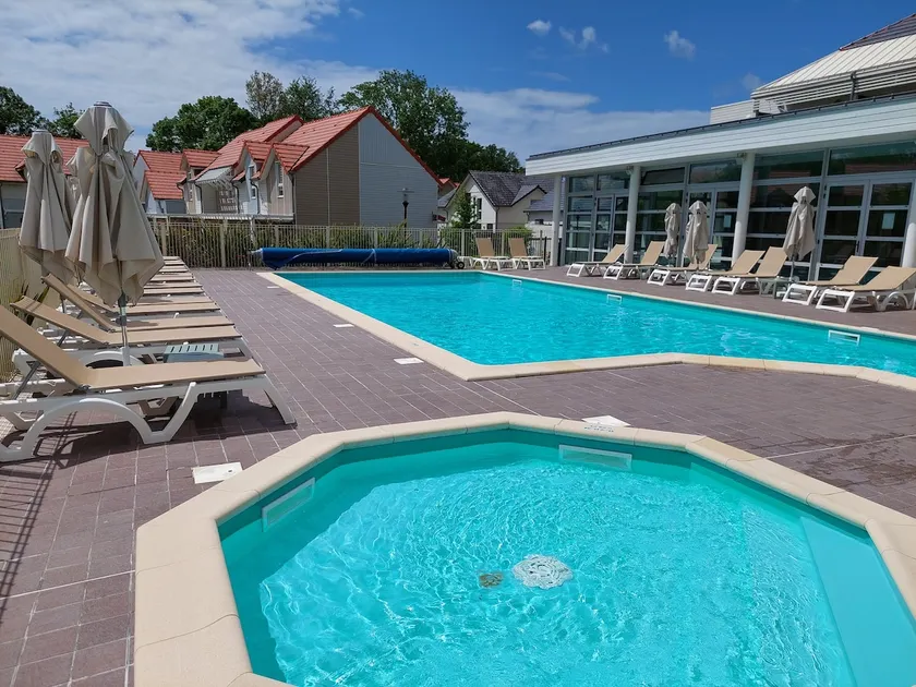 House with swimming pools in 3-star residence - Image 1