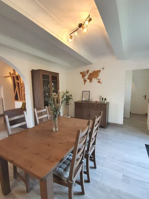 Renovated house with garden - Image 1