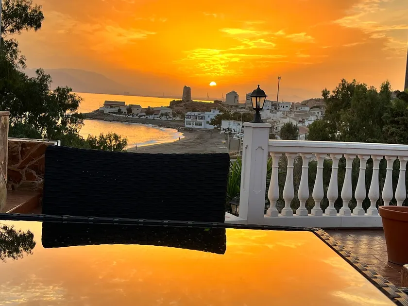 Good views of the beach with private parking - Image 1