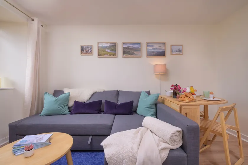Cosy, self contained 1 bed flat in Deeside - Image 1