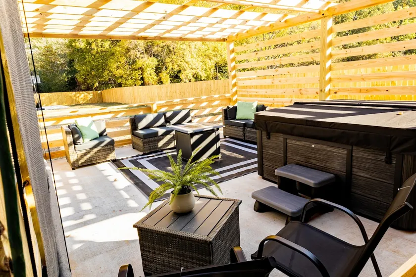 Private Yard: Hot Tub/B-Ball Court/X-Box/Fire Pit! - Image 1