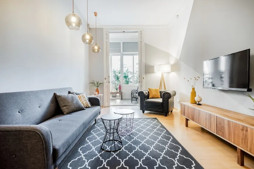 Charming 3 bedrooms Apt in the Heart of the City - Image 1