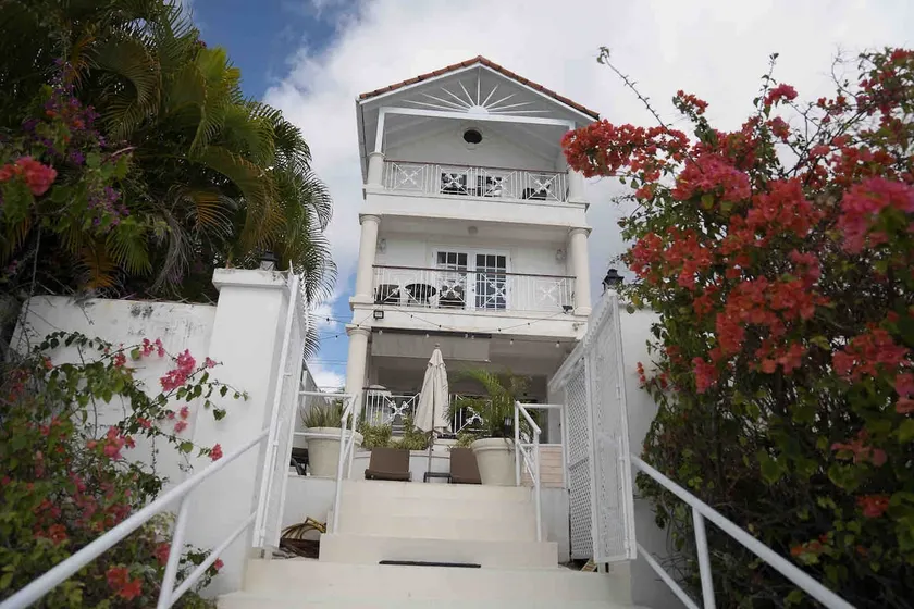 BEACH FRONT WEST COAST VILLA - Image 1
