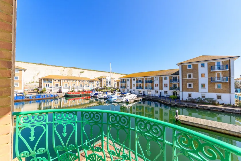 Elegant Two Bed Flat With Balcony Lagoon Views - Image 1