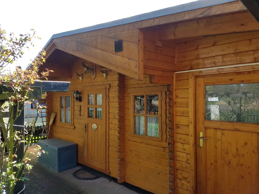 Log cabin + trailer by the lake | Fenced - Image 1