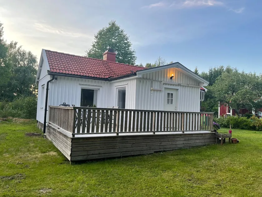 Cabin in the countryside - Image 1