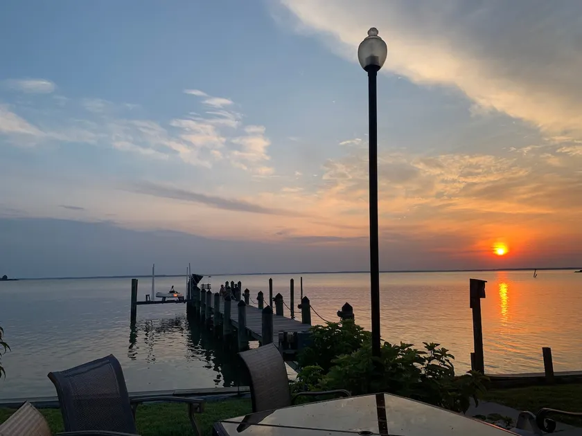 Spacious waterfront home with amazing views, private pier, fishing and crabbing. - Image 1