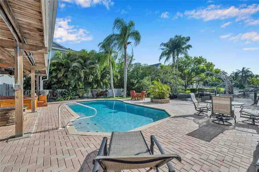 Pinecrest Paradise - Image 1