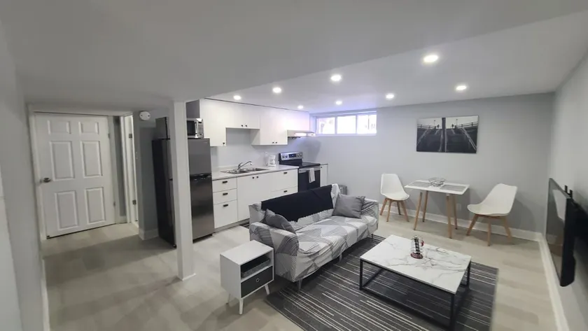 Private, one bedroom apt. No pets. No smoking. - Image 1