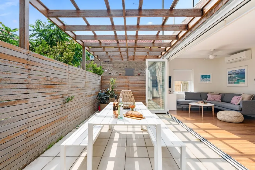 Stylish, Modern 4 bedroom Apartment in Bondi Beach - Image 1