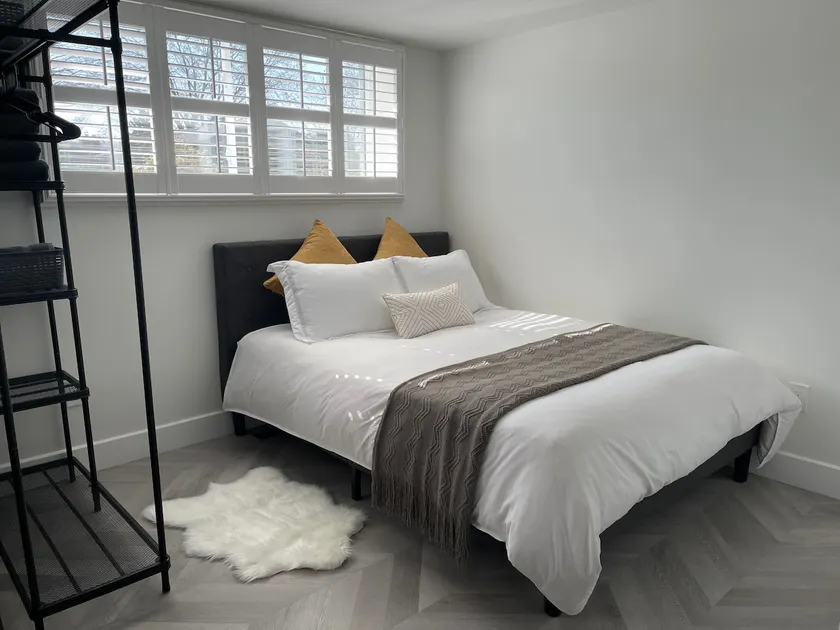 Urban Executive Suite – Steps to the Lake - Image 1