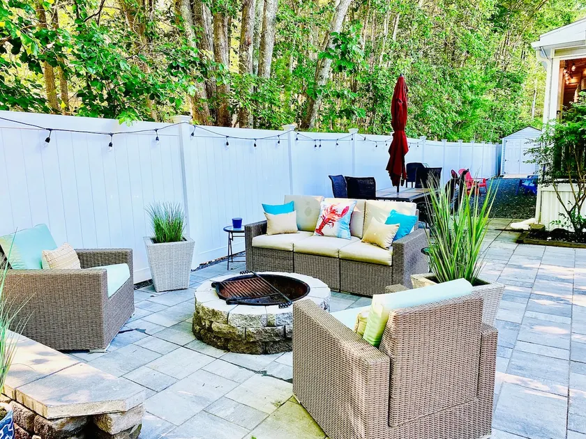 Spacious Coastal Cottage - Image 1