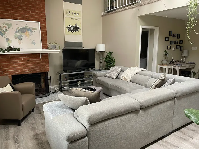 Convenient location and clean home - Image 1