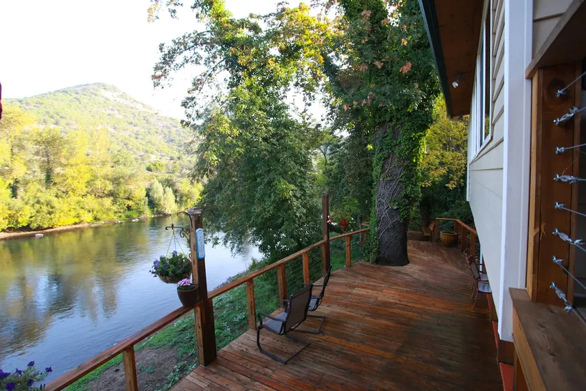 Rogue River Retreat - Image 1