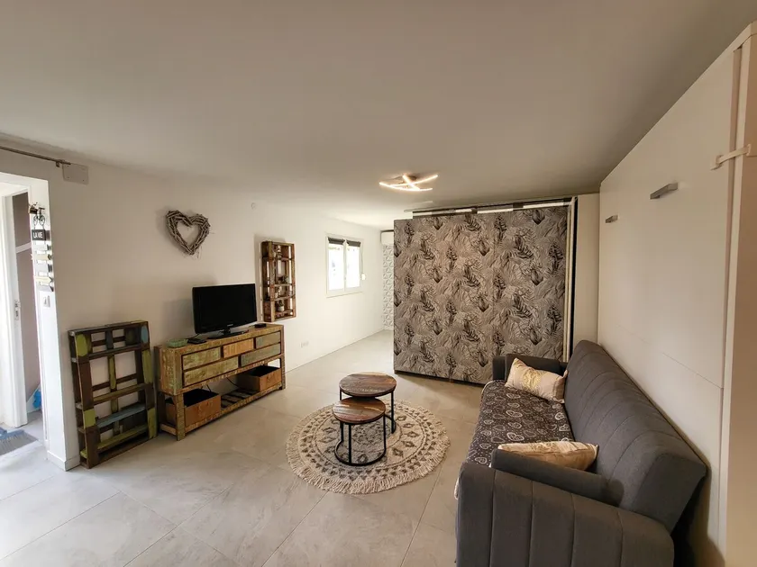 Lower level of villa for 4 with private garden - Image 1