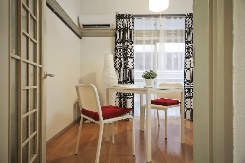 Hiroyuki's apartment with WiFi, bicycle rental, and 2 single beds. - Image 1