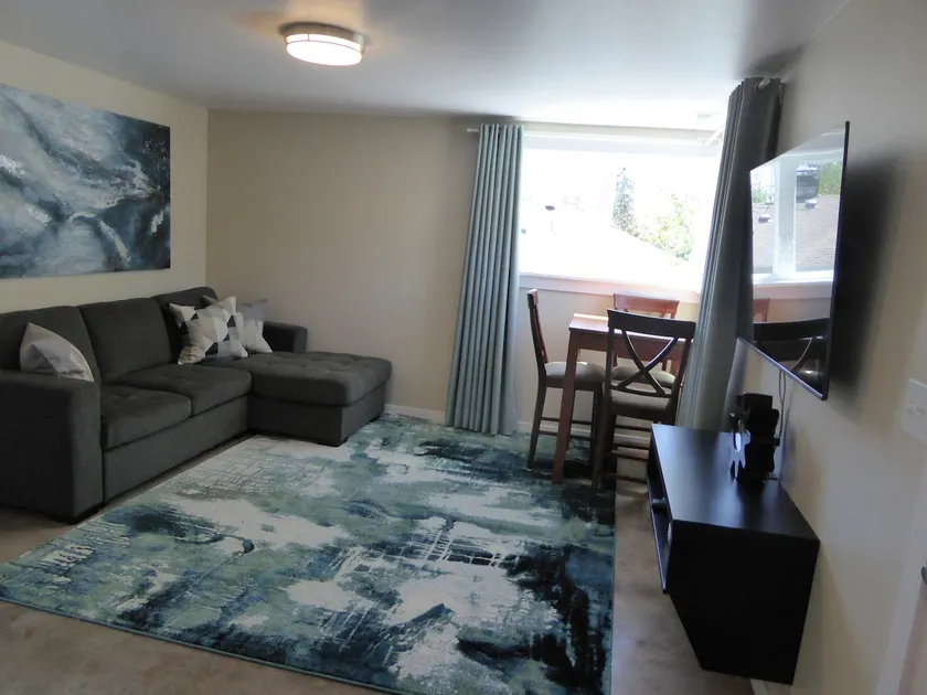 Modern 2 BR private apartment in Maple Leaf - Image 1