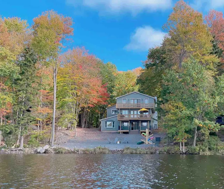 Spacious Pocono Lakefront Retreat w/ Amenities - Image 1