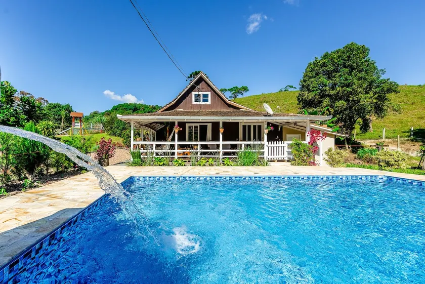 Incredible House on the Property with a Pool, Playground and Ponds - Image 1