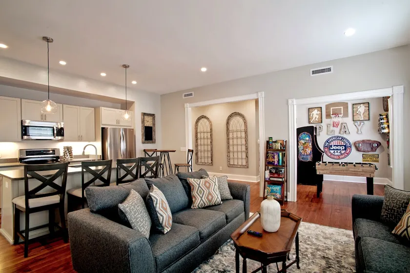 Newly Renovated 4 bed 3 bath and 2 Parking Spots - Image 1