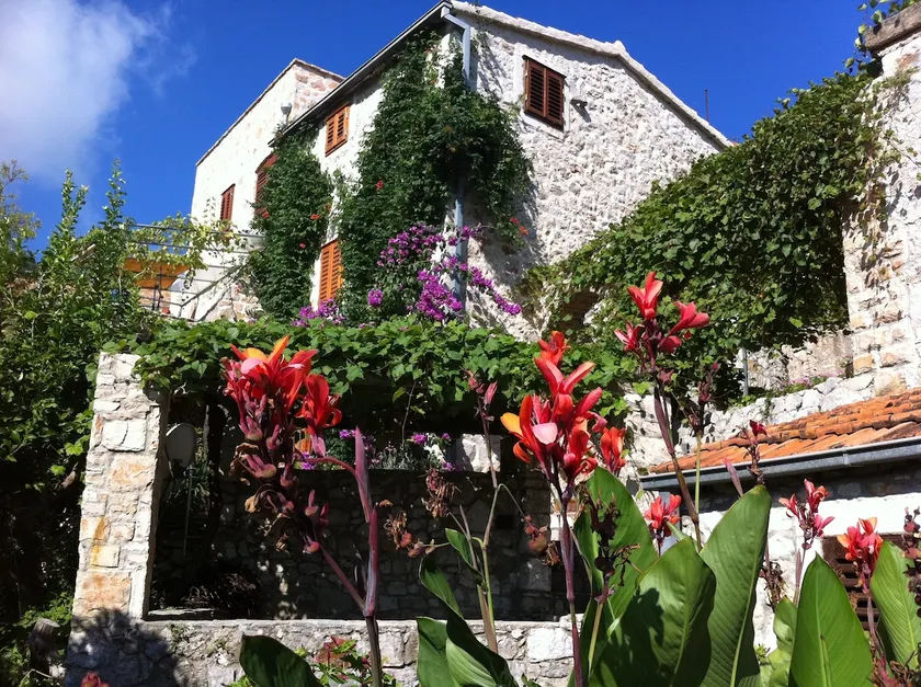 Natural Stone House with Sweeping Sea Views - Image 1