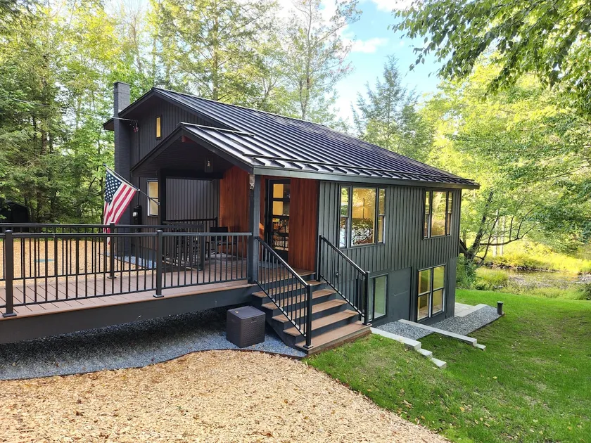 Willow Falls Home ~Hot tub & Waterfront - Image 1