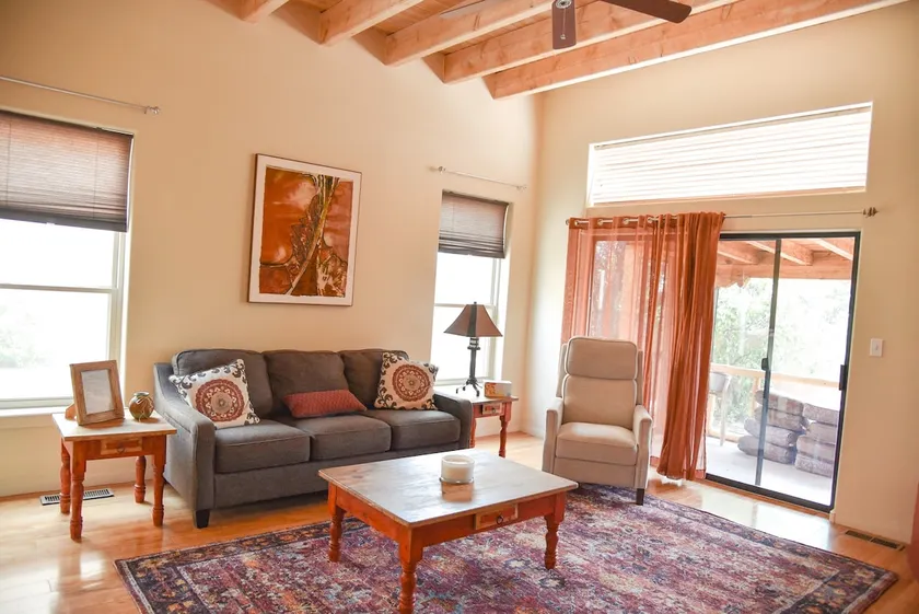 Peaceful home in beautiful foothills neighborhood - Image 1