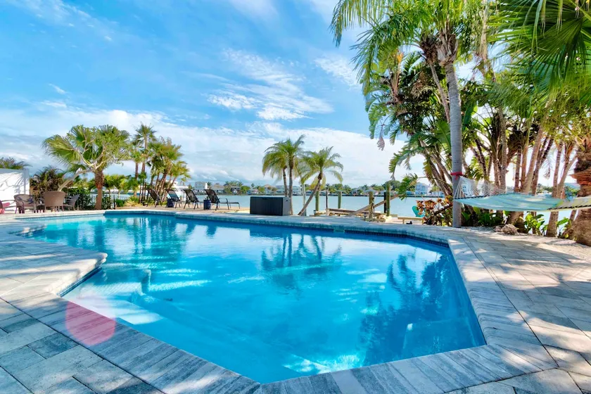 Stunning views! Spot dolphins from the pool! - Image 1