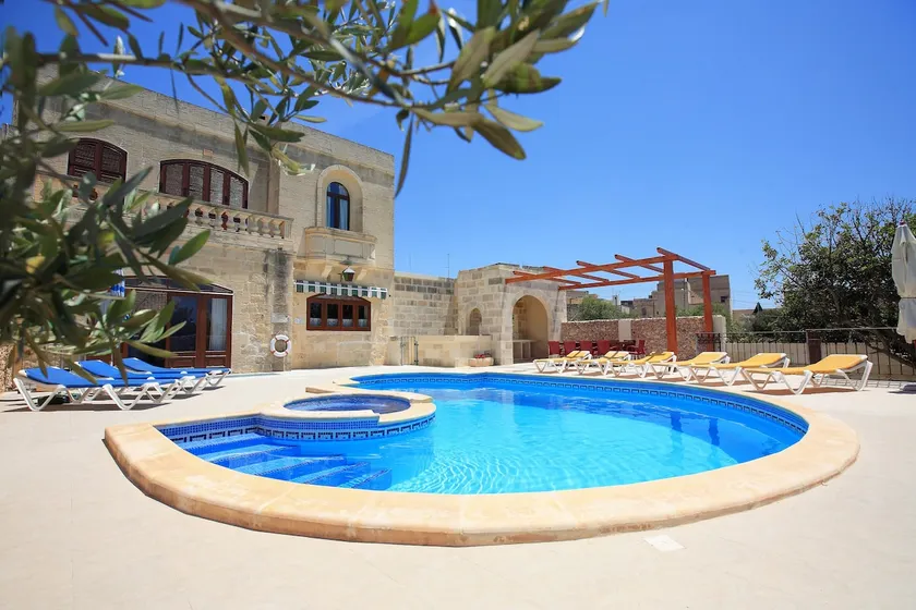 Ta Menzja Villa, Luxury Villa in Central Location - Image 1