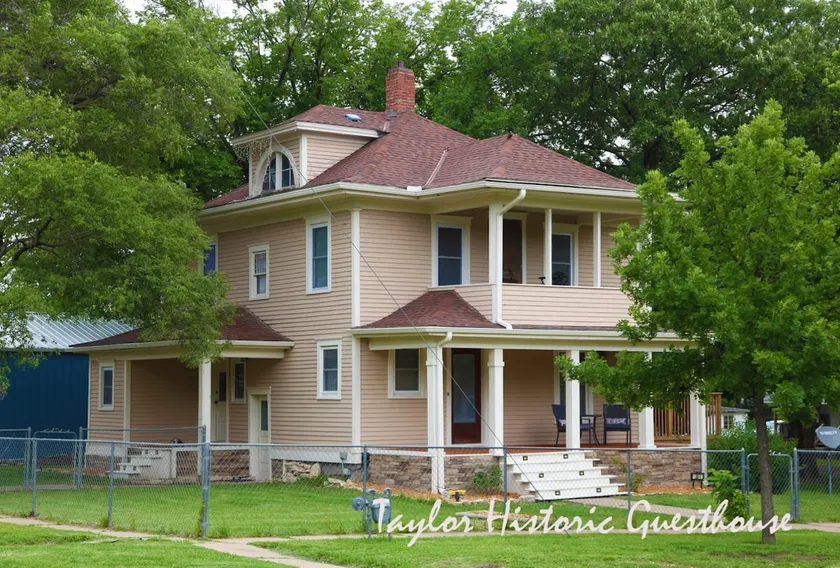 Taylor Historic Guesthouse - Image 1