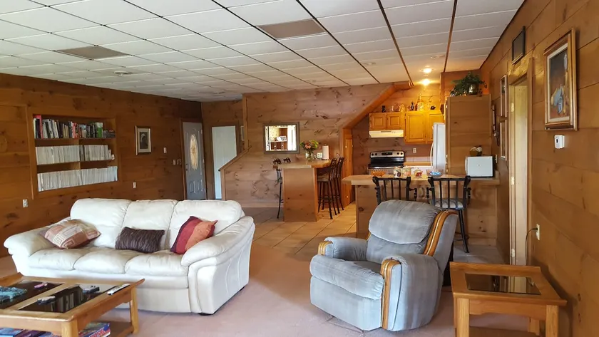 Large Home with Great View next to horse farm - Image 1