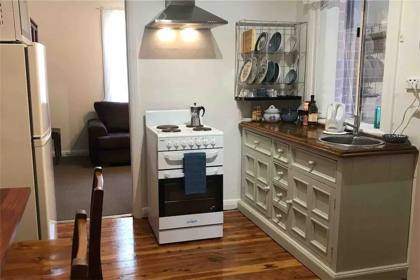 Style and Value House. Close to CBD. free Wifi - Image 1