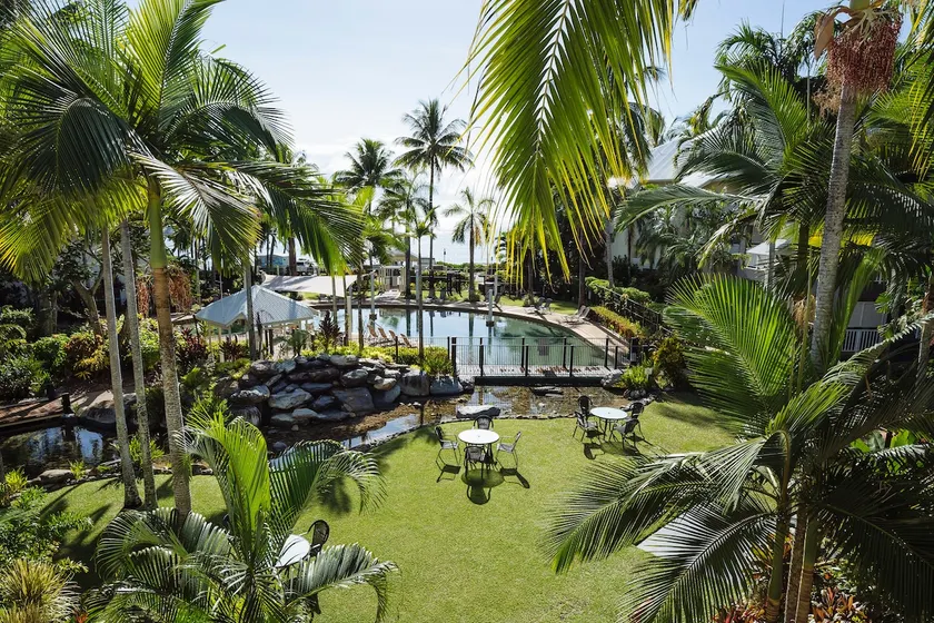Beach Escape - Spacious 2 Bedroom - Image 1