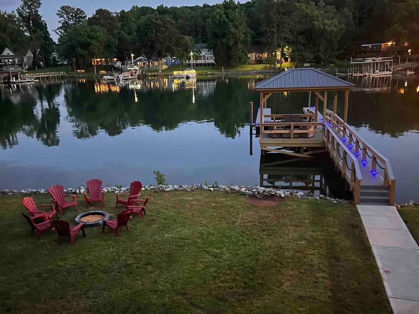 Waterfront w/ dock hot tub fire pit and pool table - Image 1