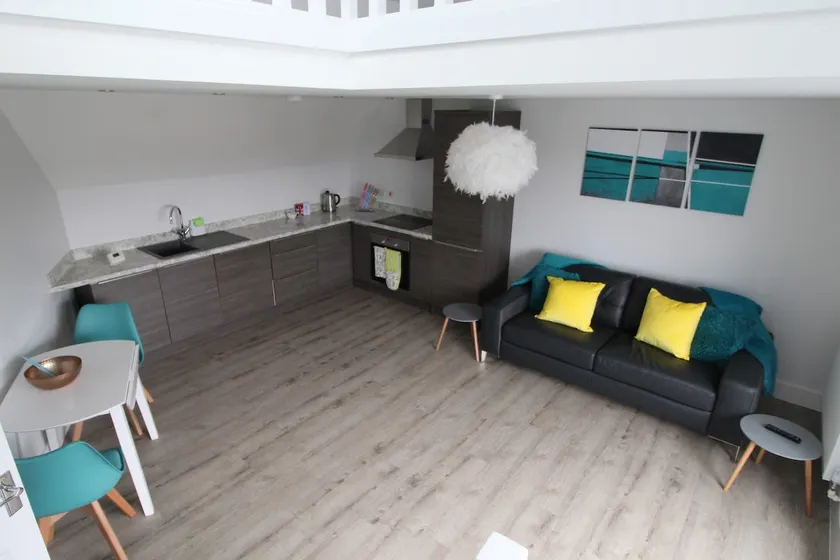 2 Serviced Apartments in Childwall-South Liverpool - Each Apartment Sleeps 6 - Image 1