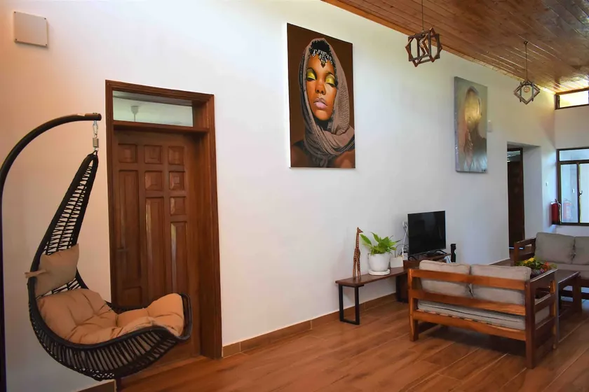 Private Backdoor Villa with big swimming pool and services of chef included - Image 1