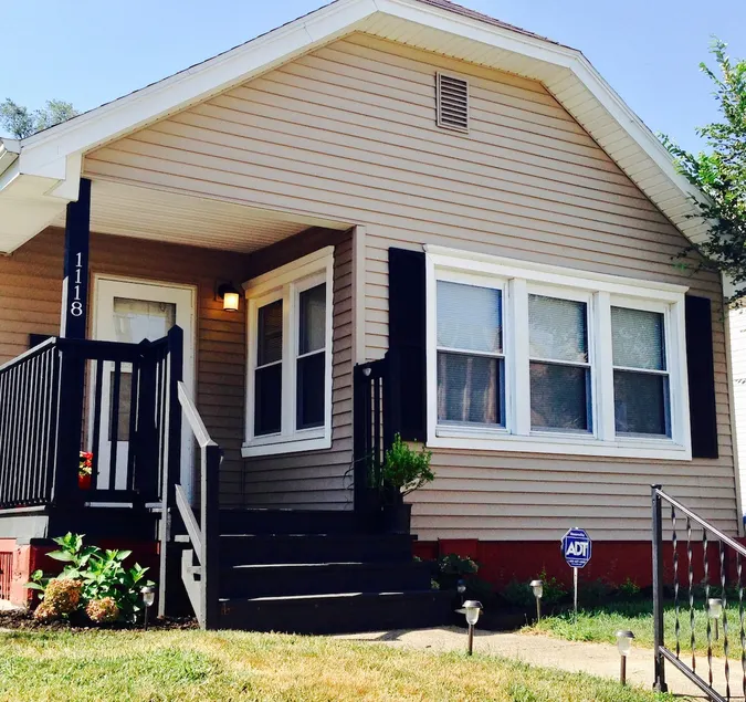 Trendy Bungalow - Stay in Style walk to ND - Image 1