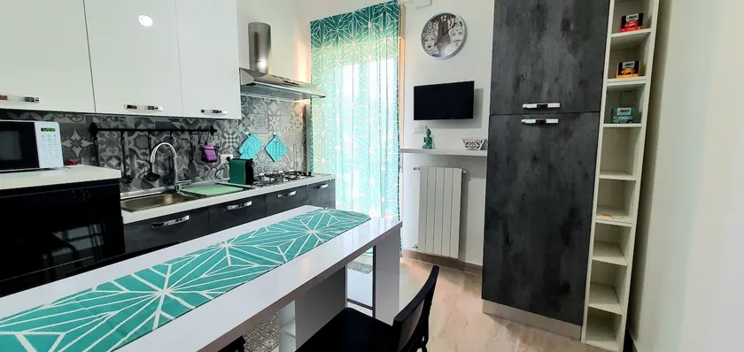 ELEGANT, NEW APARTMENT WITH FREE PARKING - Image 1