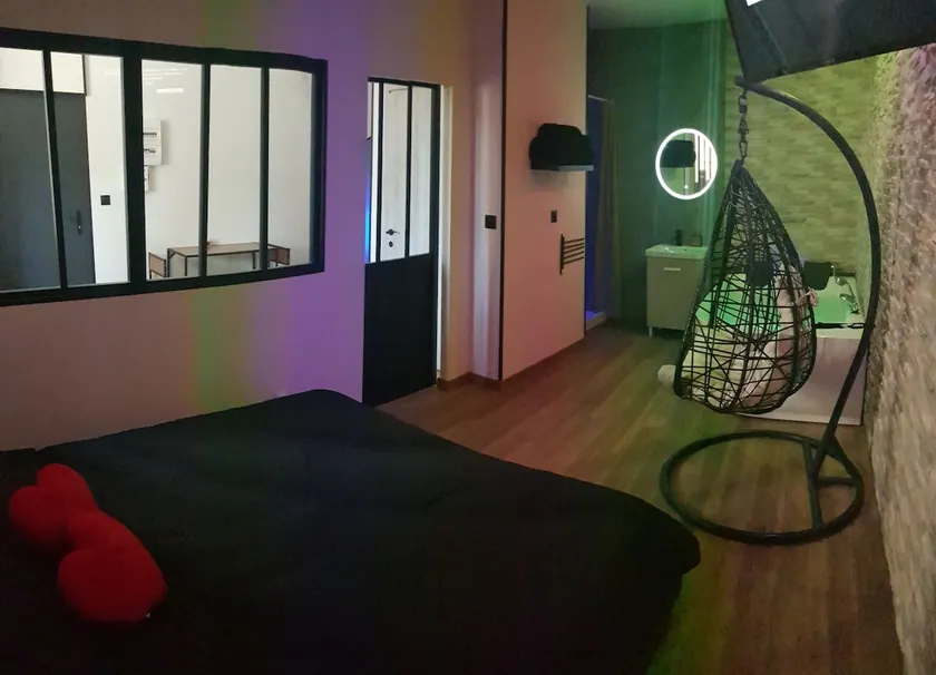 Apartment, spa, massaging armchairs. - Image 1