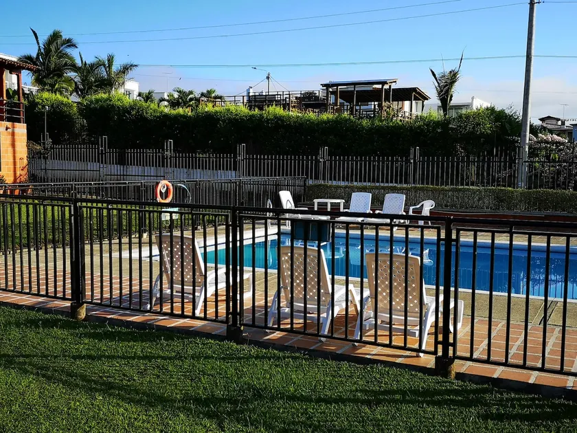 Immaculate and comfortable luxury home for families - Image 1