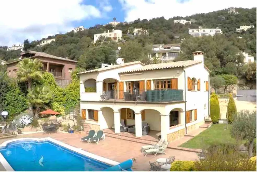 5 bedroom villa on Costa Brava with Large Pool - Image 1