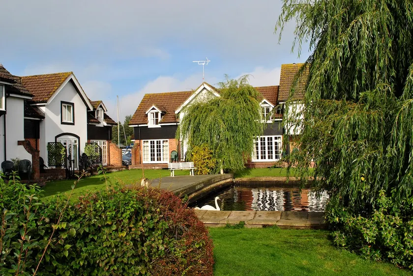 Waterside 2 Bedroom Self Catering Cottage Wroxham - Image 1