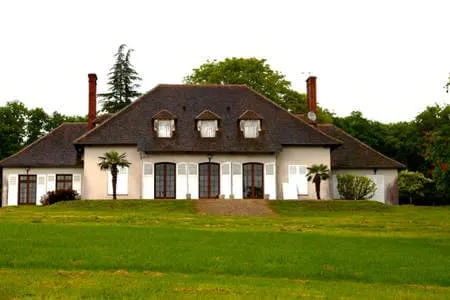 Le Chenelier Manoir - Image 1
