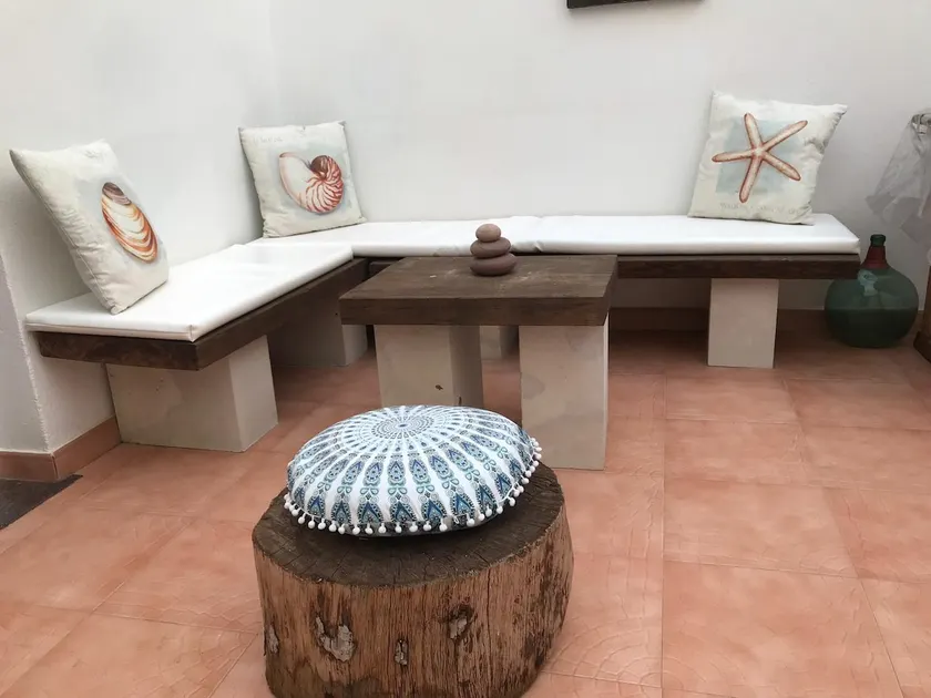 A detached house with a patio in the center of Ciutadella - Image 1