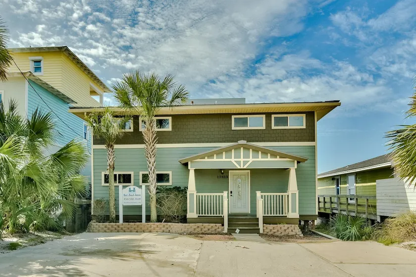 Sandy Bottoms - Fabuleux West End Beach House & Hot Tub! - Image 1