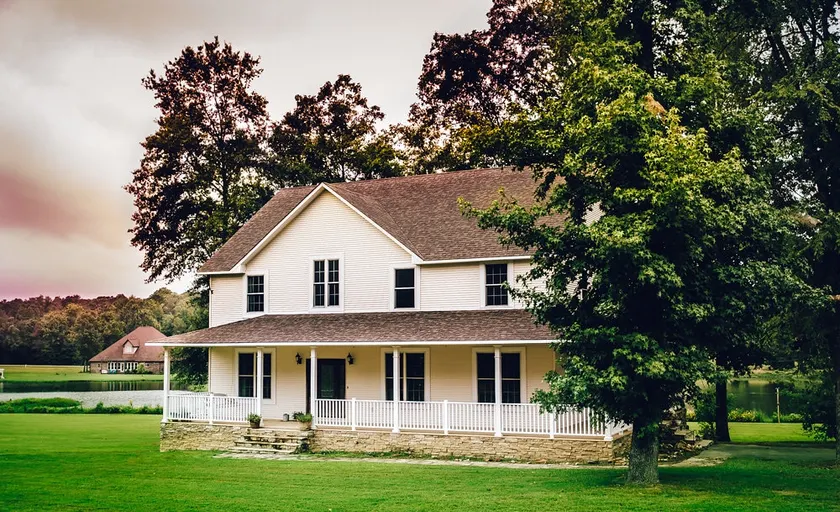 Lake House Dream Home - Image 1