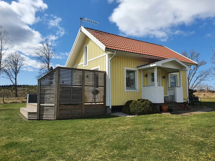 Cozy cottage with terrace, close to nature. - Image 1