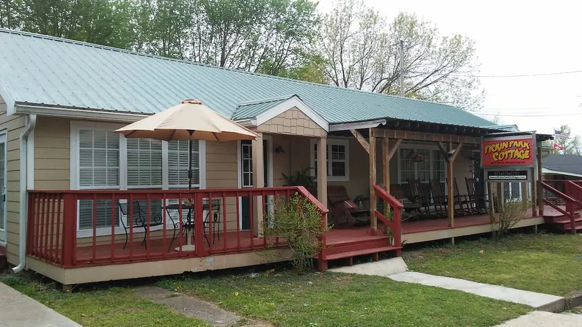 The Pickin' Park Cottage - Mountain View, AR - Image 1
