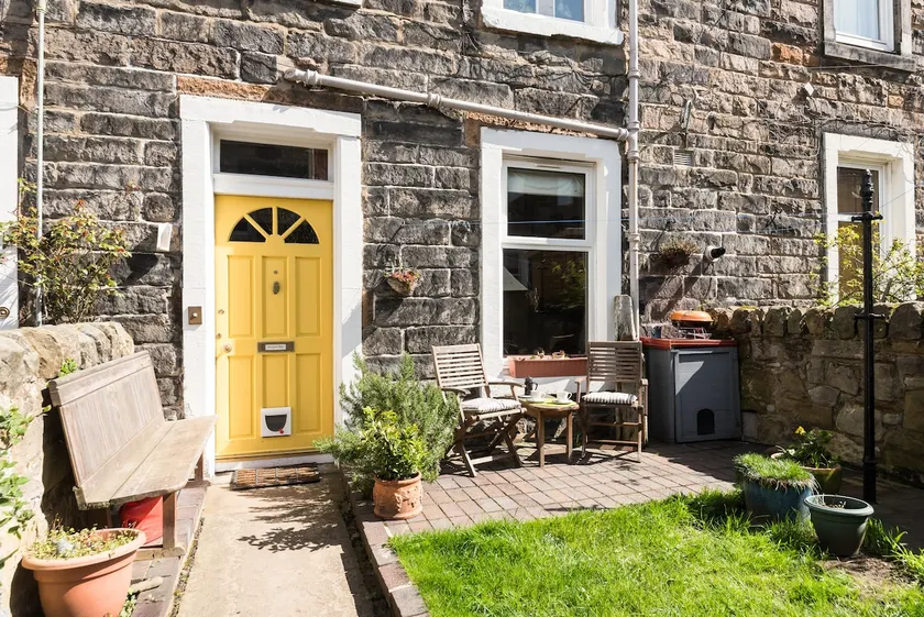 Cozy with Character Vibrant Cottage Style Flat at Leith Links Park - Image 1